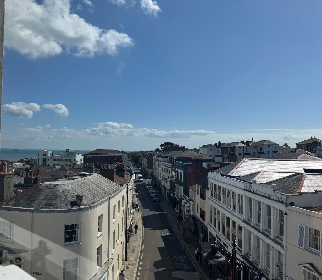 Lot: 160 - TOWN CENTRE FLAT FOR INVESTMENT OR OCCUPATION - View from the Kitchen